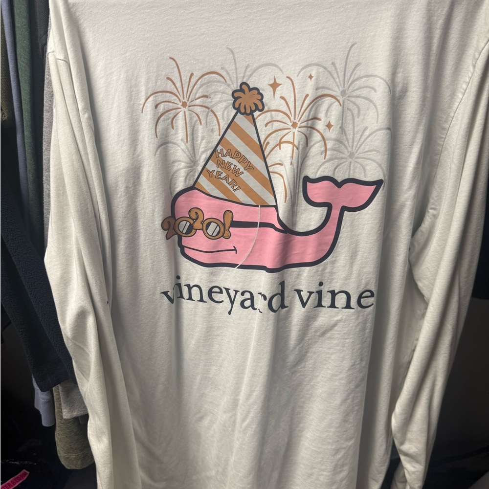Vineyard Vines Cream Shirt with Pink Whale Graphic NYE 2020 like new